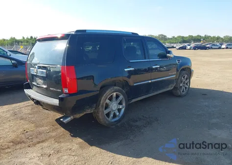 2009 Cadillac Escalade Standard z USA, uszkodzony, nr VIN 1GYFK232X9R106603